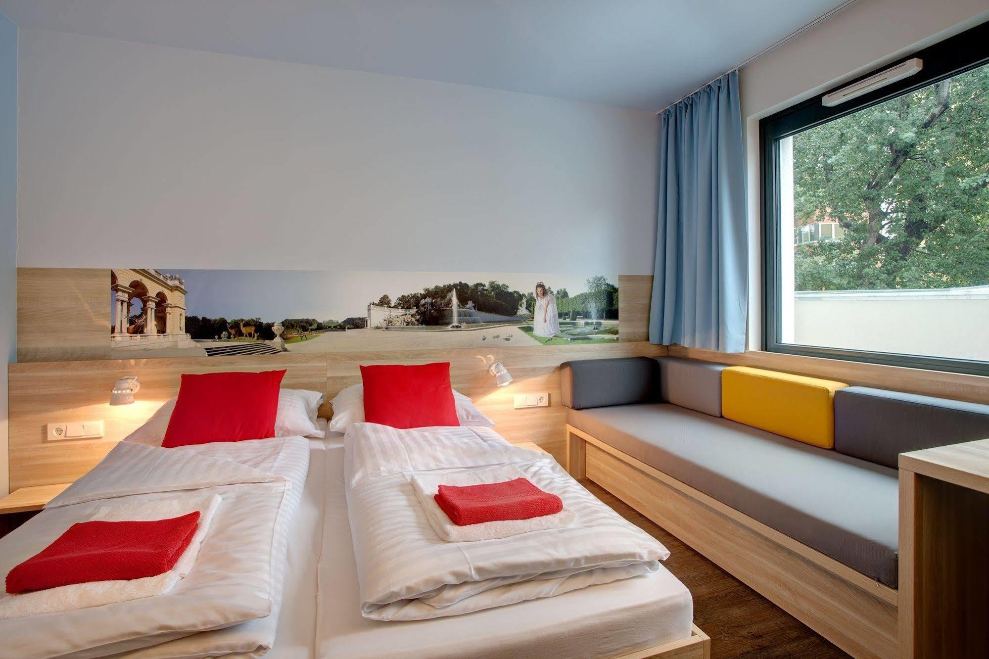 Meininger Hotel Wien Downtown Franz Экстерьер фото